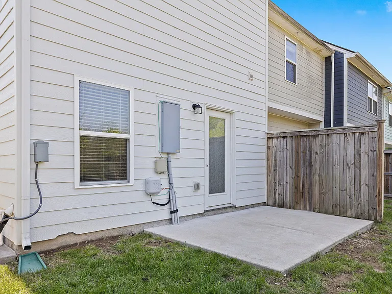 242 Mansfield Dr — Photo 30