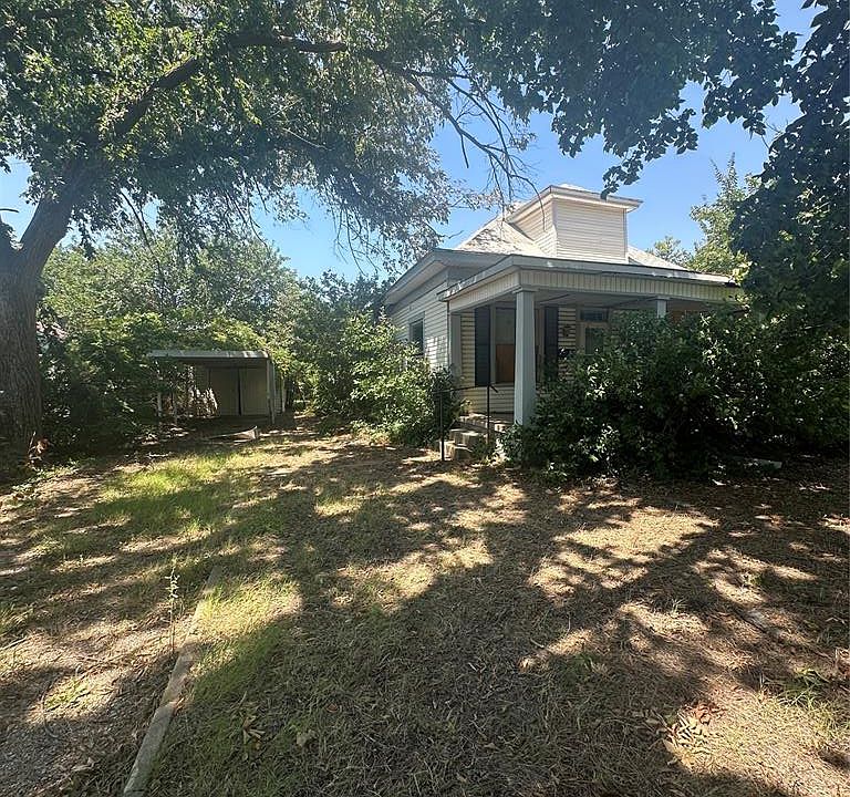 1st image of 415 N Hitchcock St
