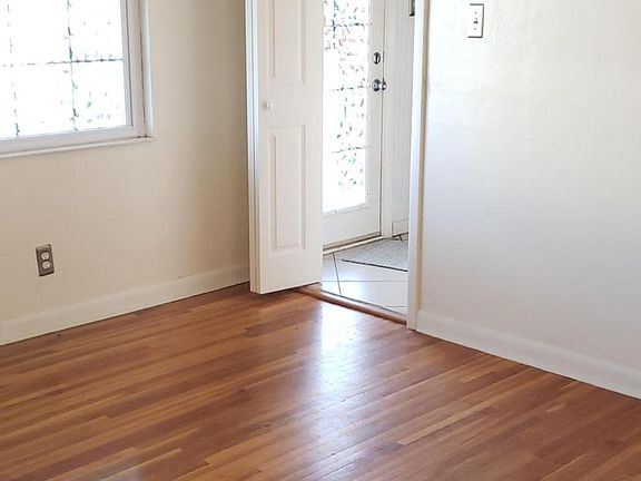 5th image of 310 Meier Dr