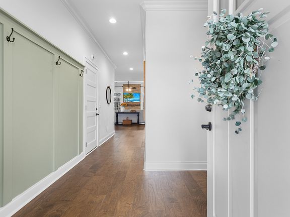 2nd image of 397 Lowline Dr