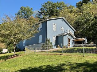 5256 Ravenswood Rd, Ravenswood, WV 26164
