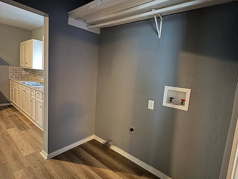 314 E Murrill St — Photo 8