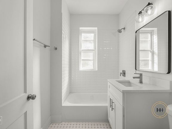 5th image of 3105 W Wellington Ave #1