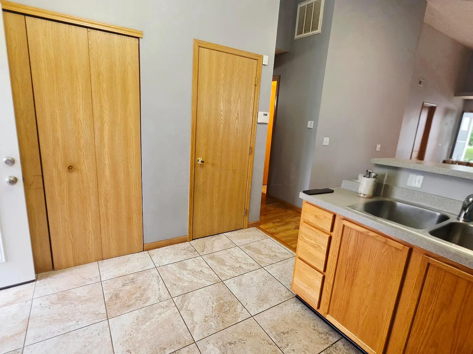 3 bed, 2.0 bath, 1176 sqft, $1,900 — Photo 4