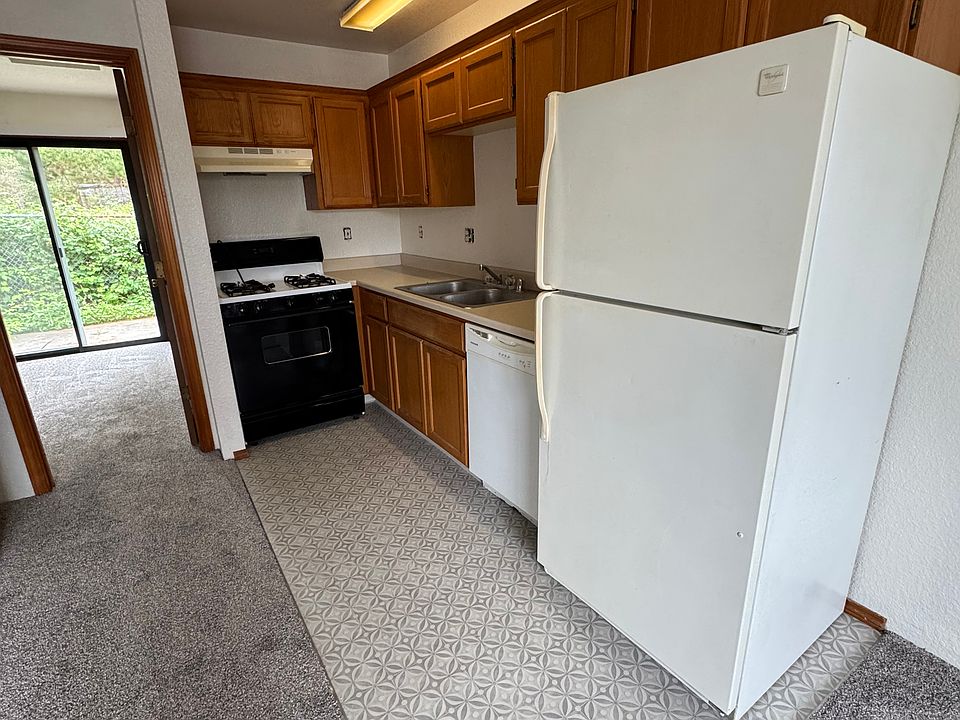 2nd image of 1472 Terrace Ln