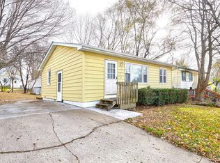 2015 E 40th Ct, Des Moines, IA 50317