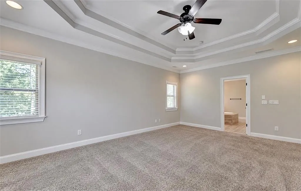 6 bed, 5.0 bath, 4556 sqft, $6,750 — Photo 4