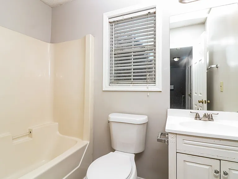 200 Campbell Dr — Photo 17