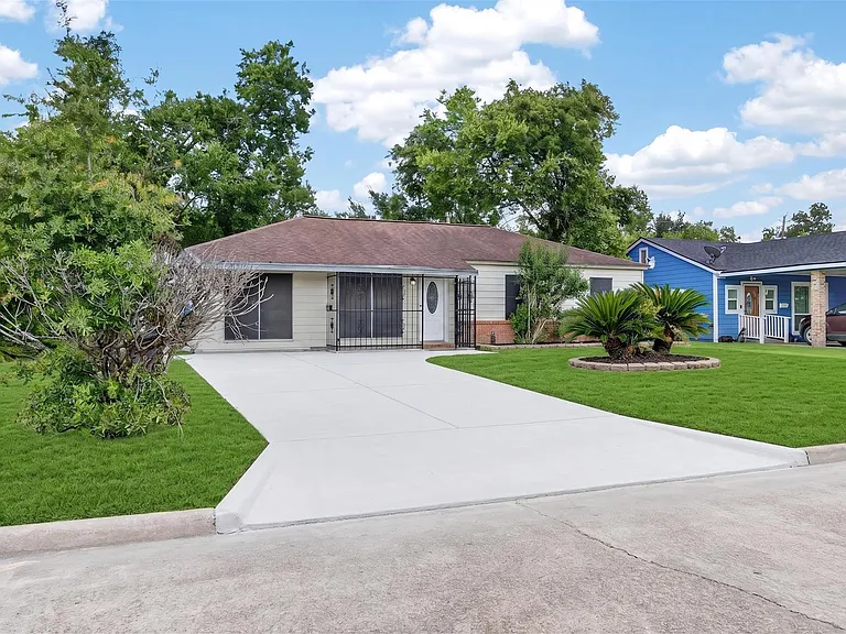 9211 Clearway Dr — Photo 4