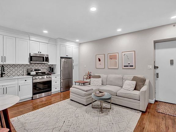 4th image of 25 W Broadway APT 110