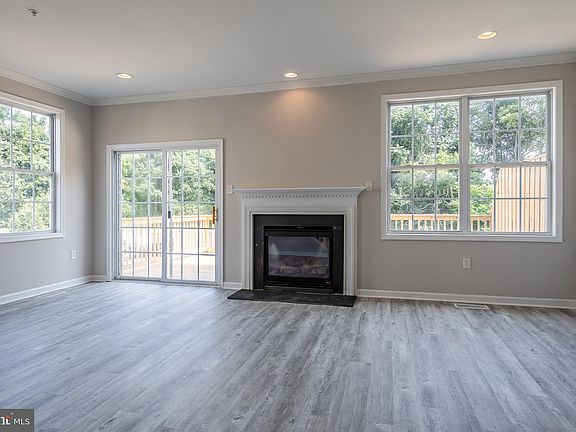 4th image of 261 Buchanan Ct
