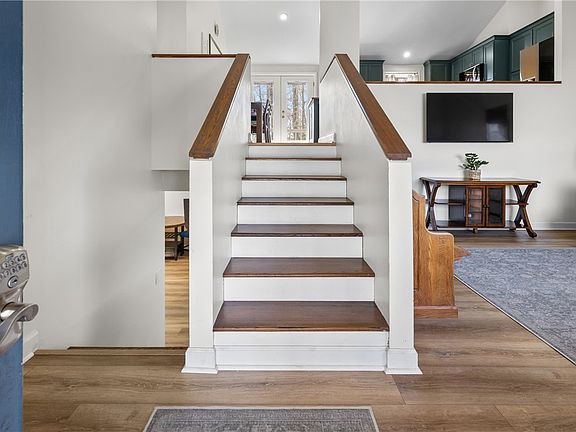 4th image of 111 Shorecrest Dr