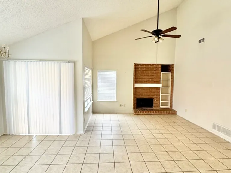 1506 Shalain Dr — Photo 2
