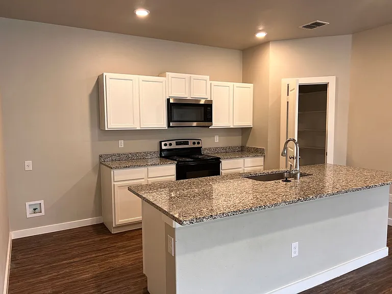 3406 Tiffin Ave — Photo 6