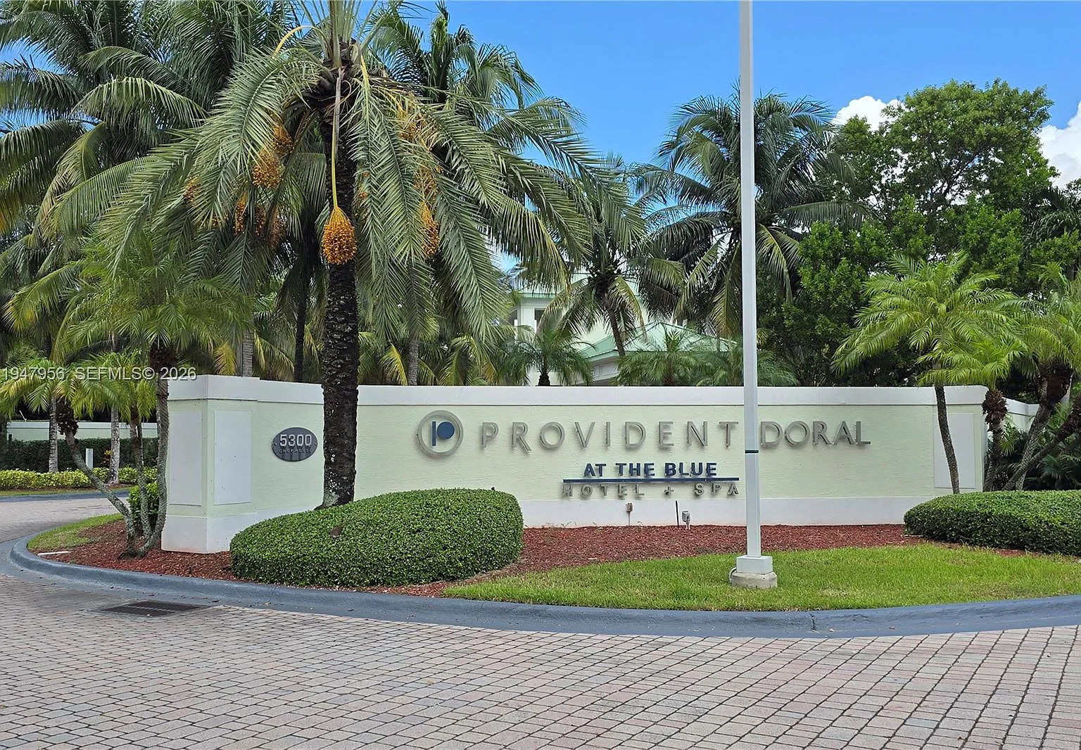 The Blue A Resort Hotel C — Photo 1
