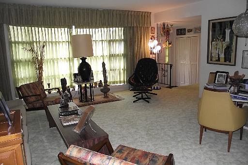 5th image of 537 Illinois Ave