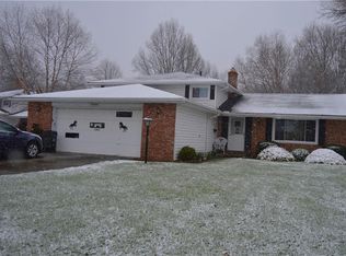 13551 Pineview Ct, Middleburg Heights, OH 44130