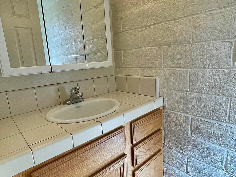 451 Dela Vina Ave #401 — Photo 9
