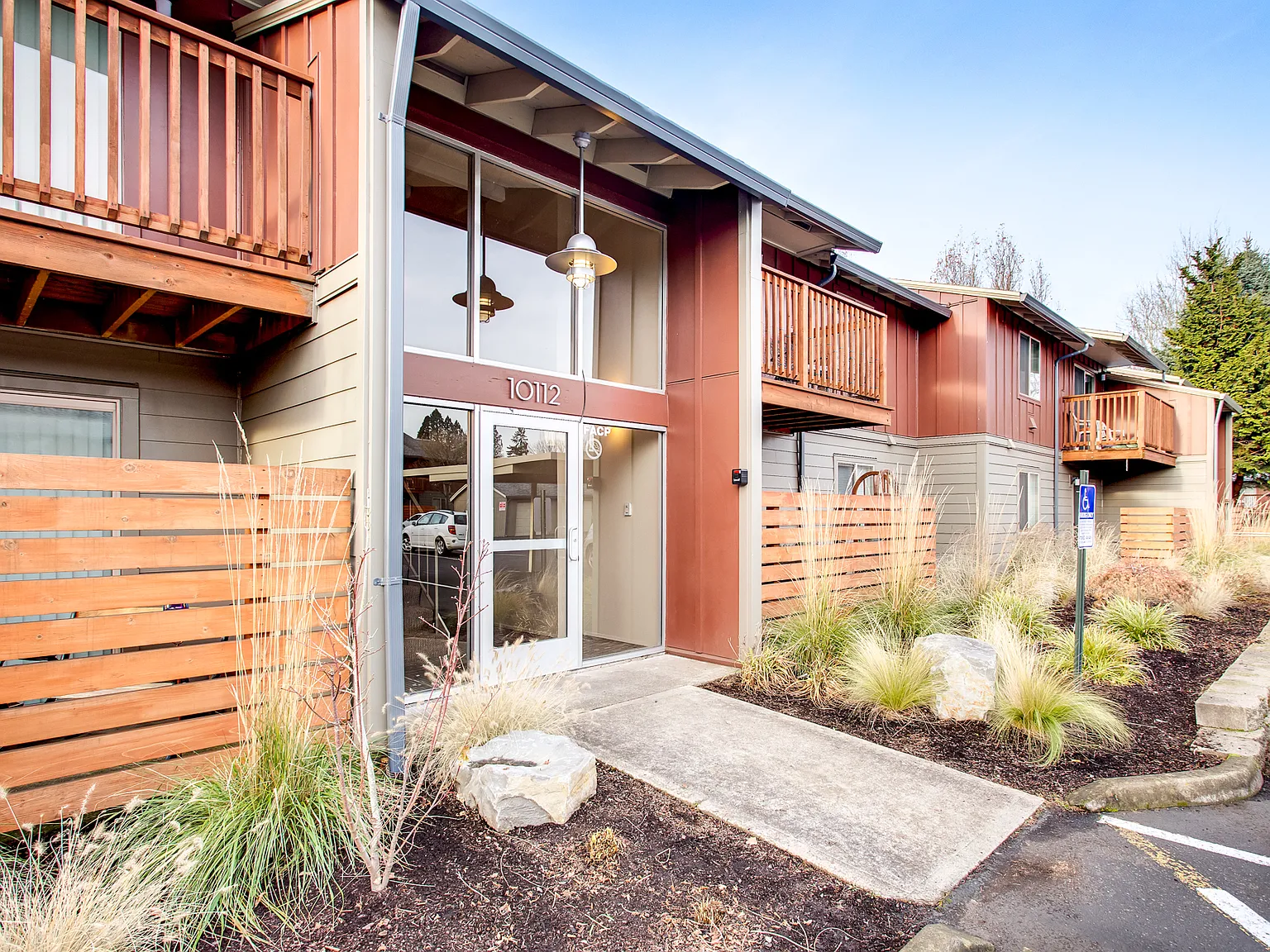 Parklane Apartments — Photo 4