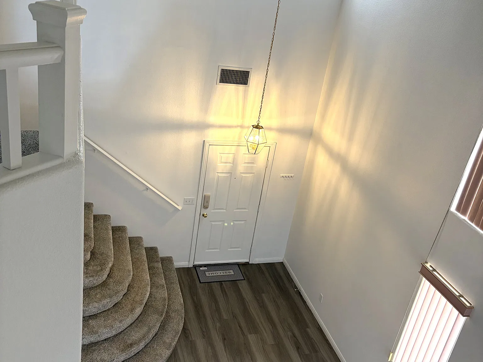 4 bed, 2374 sqft, $2,490 — Photo 3