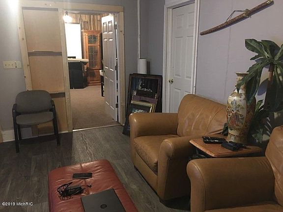 4th image of 416 Garfield Ave NW
