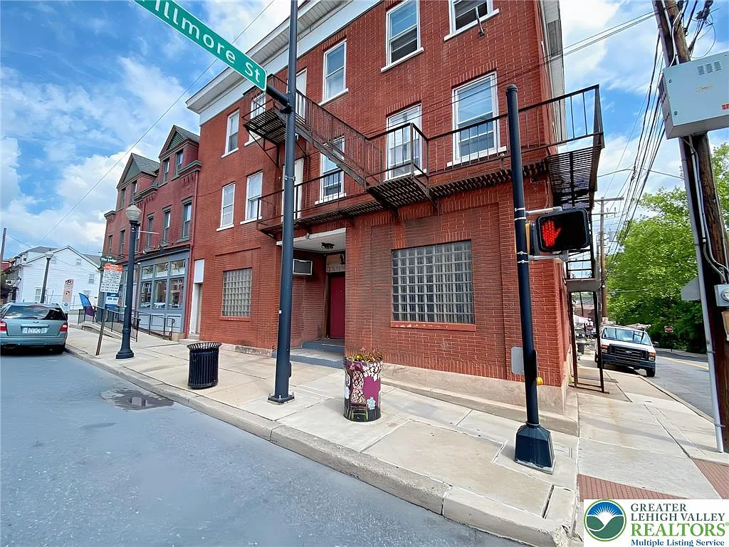 2 bed, 1.0 bath, 600 sqft, $1,400 — Photo 4