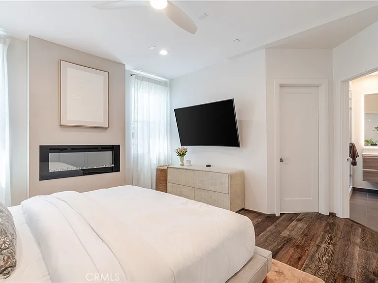 2707 Rockefeller Ln #B — Photo 18