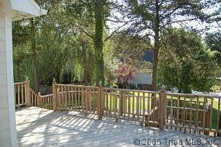 Deck showing 2 levels