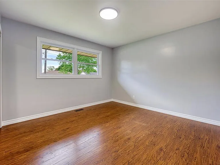 890 Hollands Ave — Photo 21
