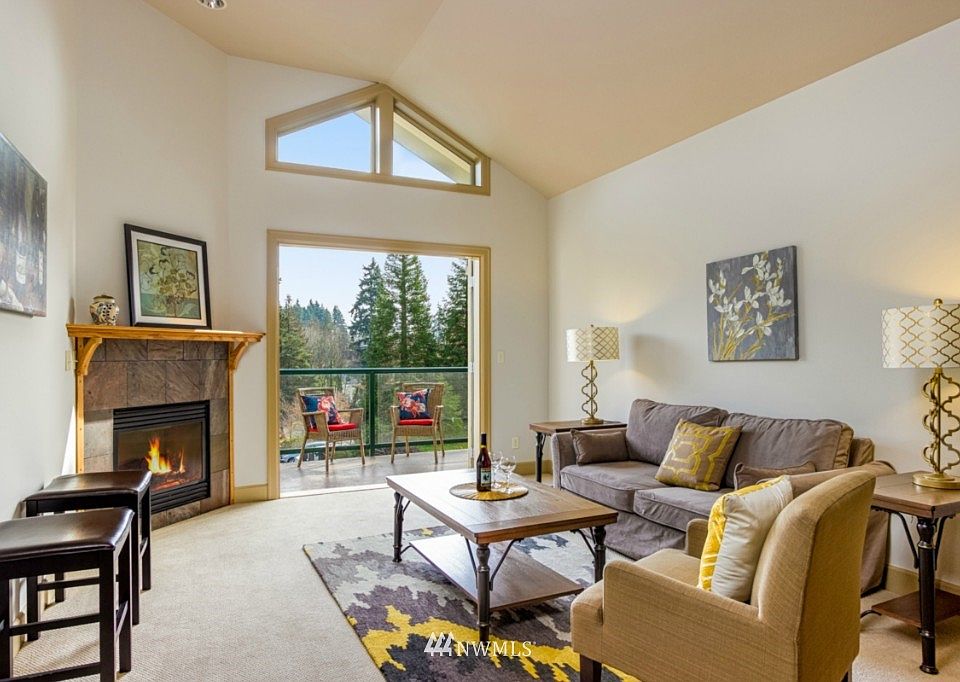 1st image of 360 NE Knechtel Way #304