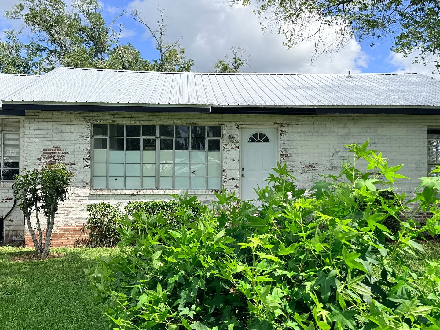 1 Bedroom 1 Bath Cottage — Photo 1