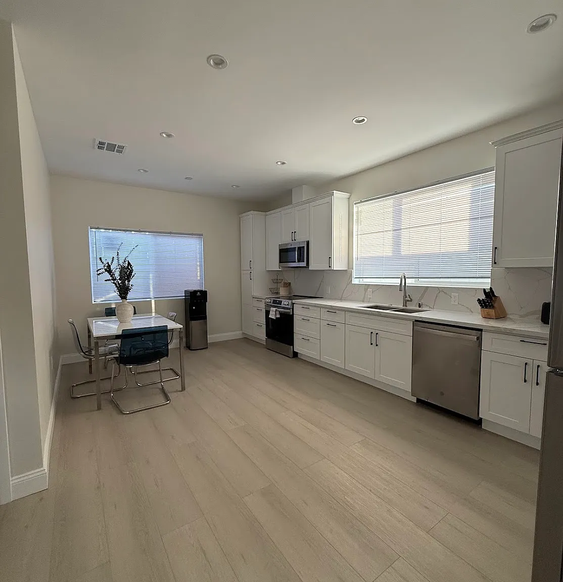 2 bed, 2.5 bath, 1084 sqft, $3,600 — Photo 1