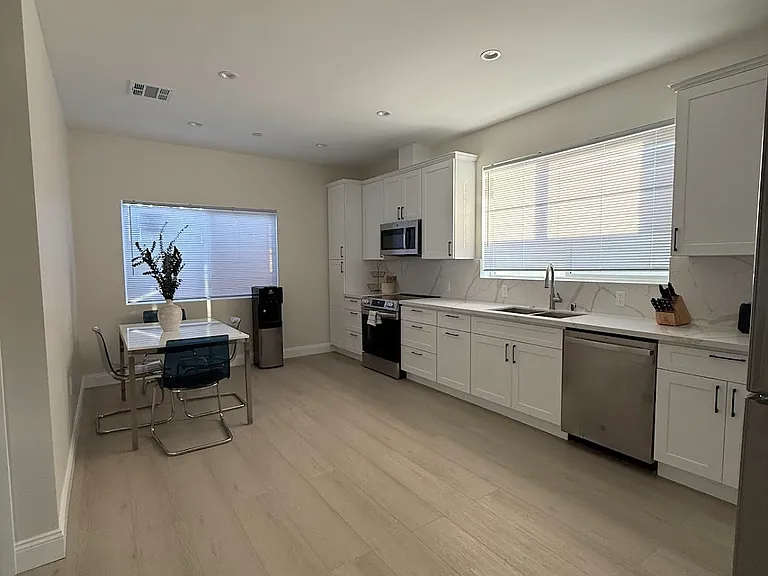 10743 Saticoy St — Photo 16