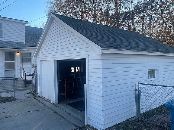 4th image of 2009 E Linden St
