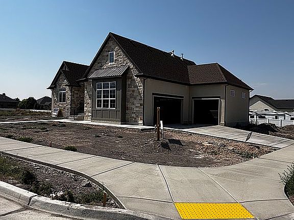 3rd image of 3230 N Douglas Dr