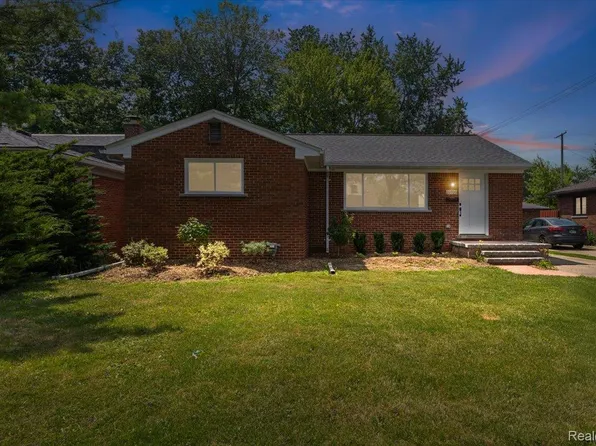 22700 Garfield St, Saint Clair Shores, MI 48082