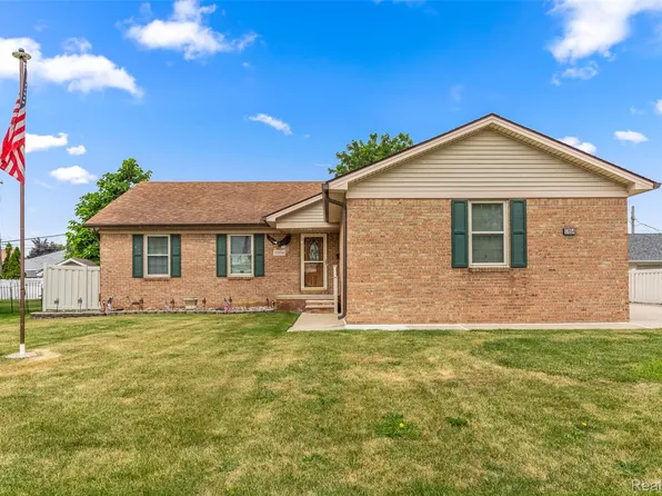17054 Matthews St, Riverview, MI 48193