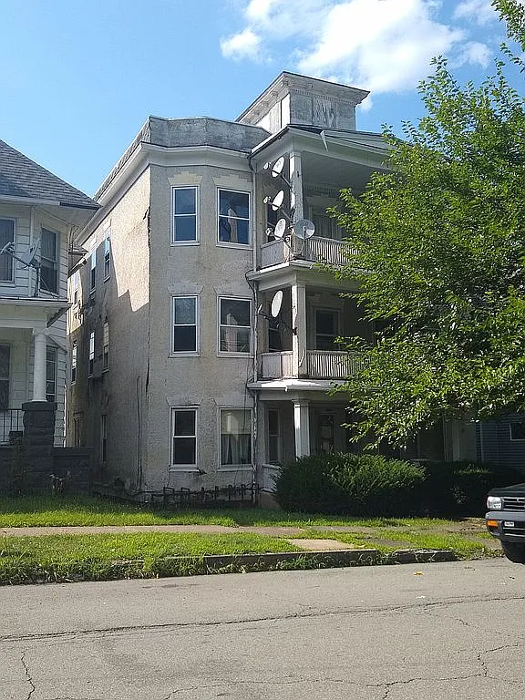 1007 Quincy Ave photo 1
