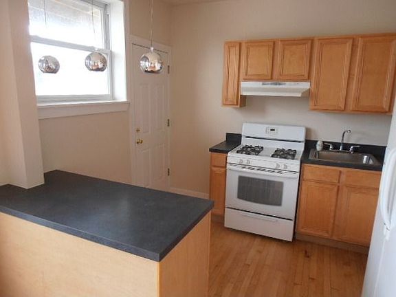 3rd image of 1628 W Farwell Ave APT 3J