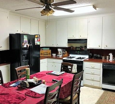 4th image of 821 McDade St