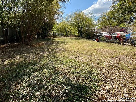 2nd image of 1028 Morales St