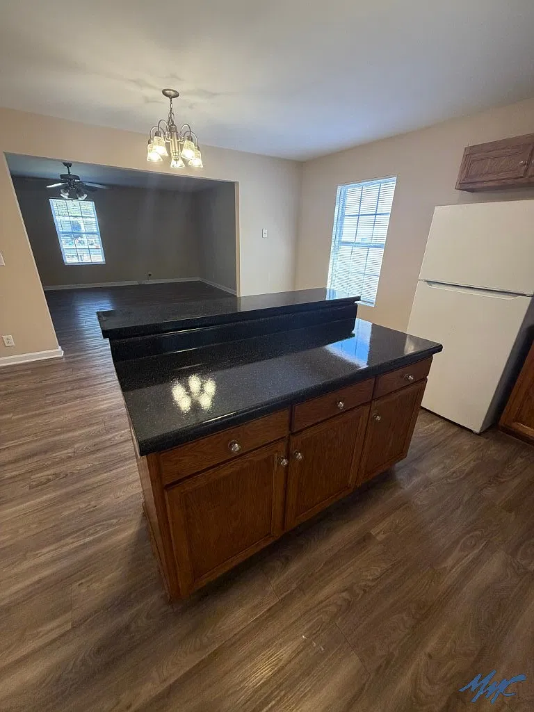 3 bed, 3.0 bath, 1750 sqft, $1,750 — Photo 2