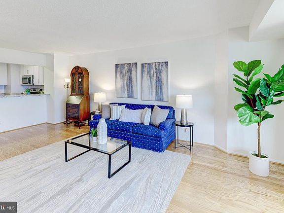 4th image of 900 N Stafford St APT 2420