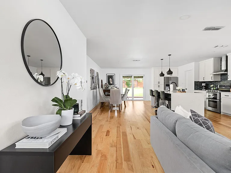 8704 Clarewood Dr — Photo 14