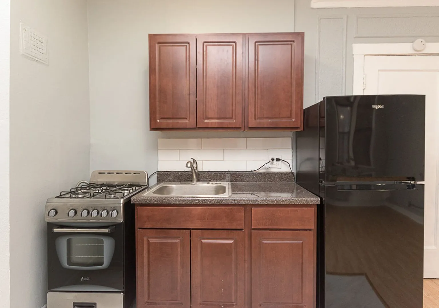 4735 Beacon — Photo 1