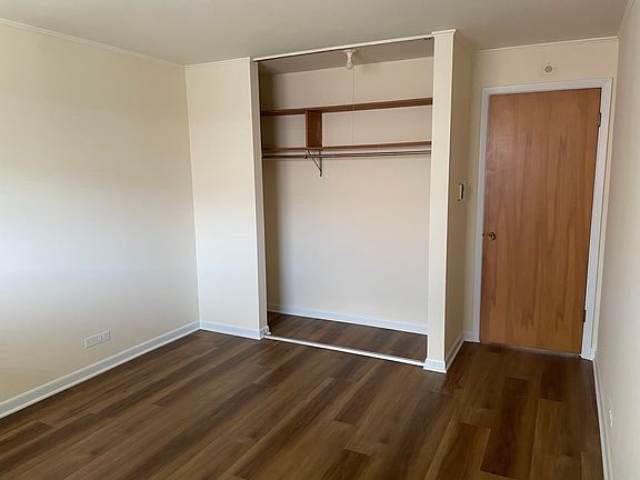 3rd image of 4741 W 101st St APT 207