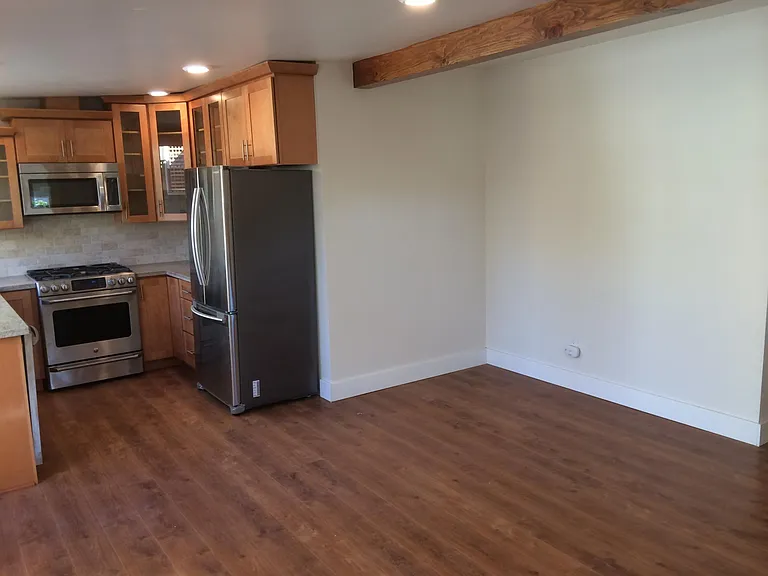 736 1/2 E Yanonali St — Photo 3