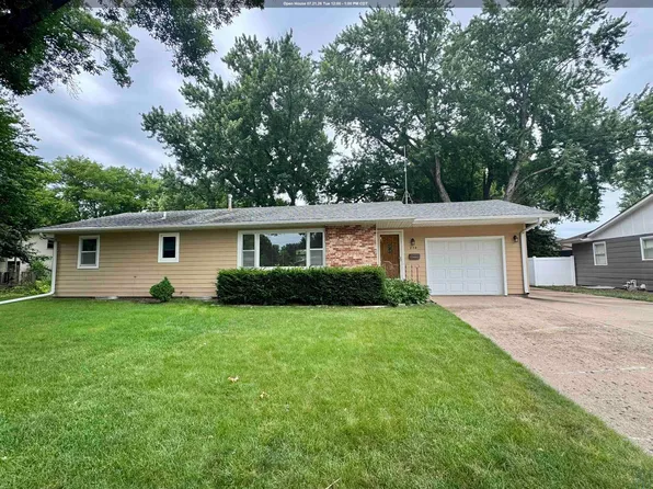 828 Eastgate Dr, Vermillion, SD 57069