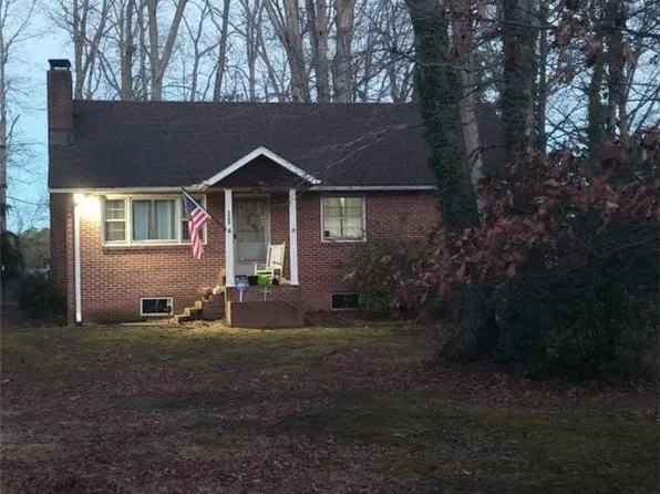 6463 Monahan Rd, Henrico, VA 23231