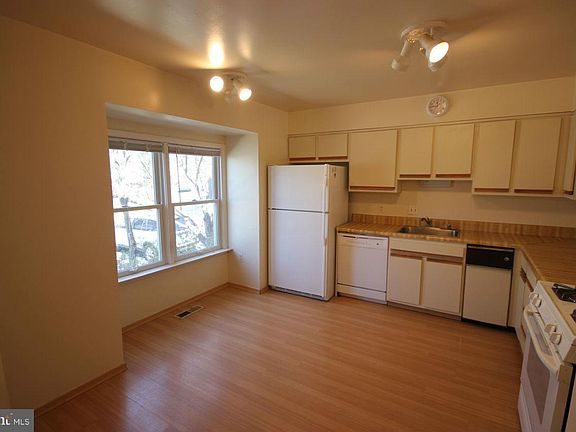 4th image of 3075 White Birch Ct
